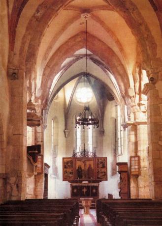 Ostwand Kirche mit Altar